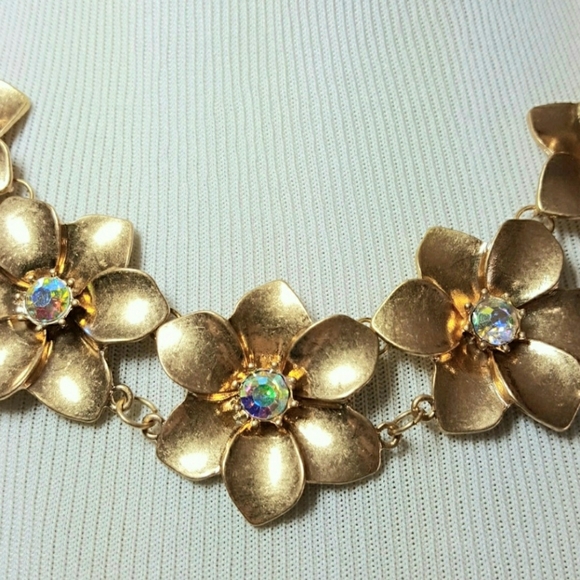 Gold Flower Statement Necklace Adjustable 17"-20" - Picture 4 of 4